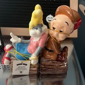 Looney Tunes - Elmer Fudd in Love pepper and salt shaker.